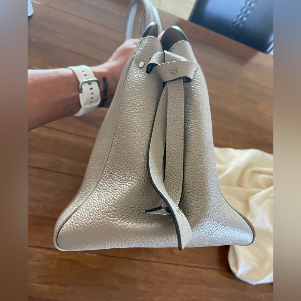 RARE!! MINT!!! LOUIS VUITTON MILLA MM - Picture 7 of 15